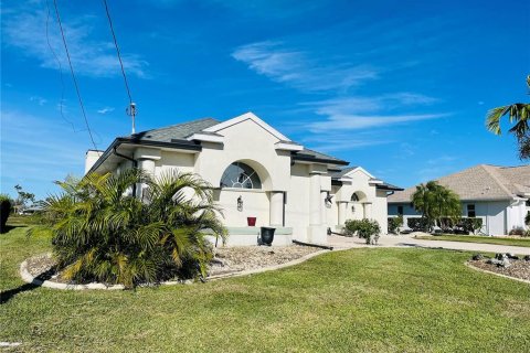 House in Rotonda, Florida 3 bedrooms, 198.72 sq.m. № 890935 - photo 2