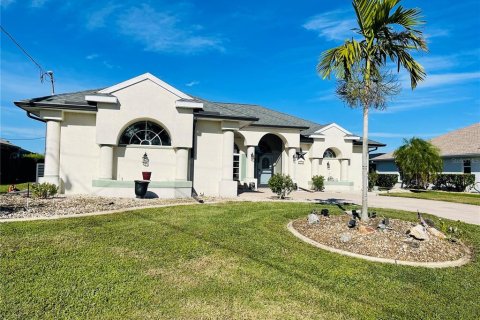 House in Rotonda, Florida 3 bedrooms, 198.72 sq.m. № 890935 - photo 1