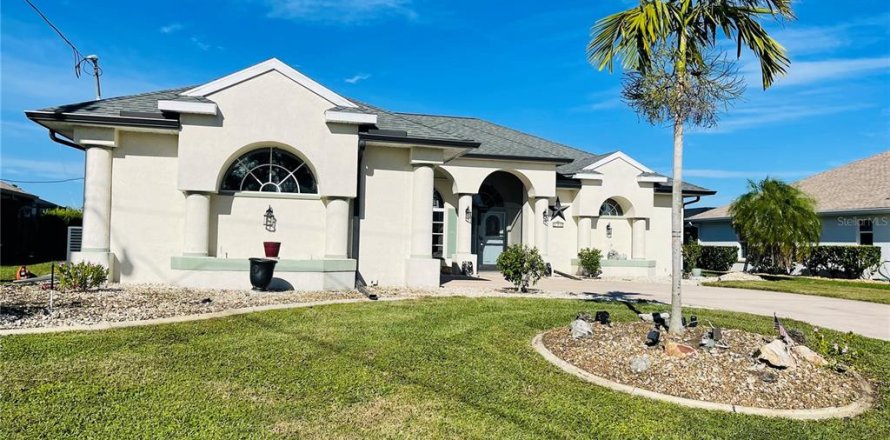 House in Rotonda, Florida 3 bedrooms, 198.72 sq.m. № 890935