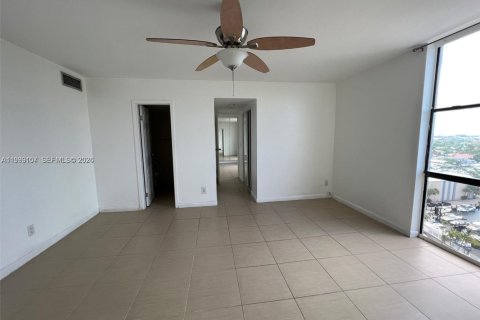 Condo in North Miami, Florida, 2 bedrooms  № 2067444 - photo 6