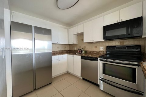 Condo in North Miami, Florida, 2 bedrooms  № 2067444 - photo 3