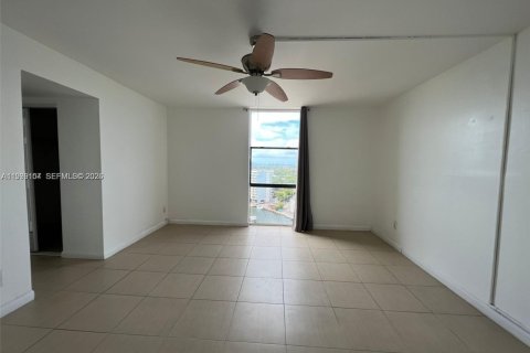 Condo in North Miami, Florida, 2 bedrooms  № 2067444 - photo 7