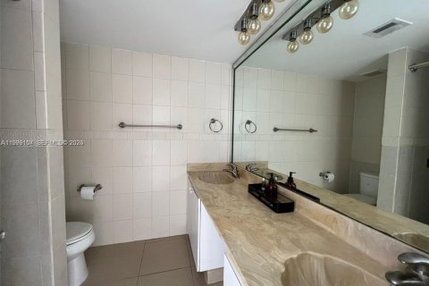 Condo in North Miami, Florida, 2 bedrooms  № 2067444 - photo 8