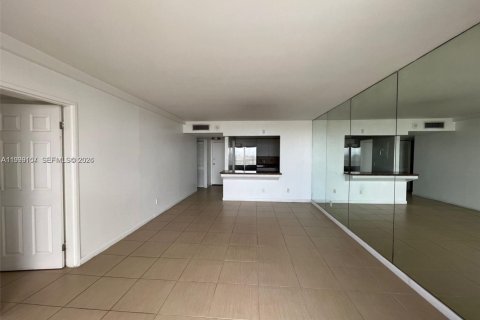 Condo in North Miami, Florida, 2 bedrooms  № 2067444 - photo 2