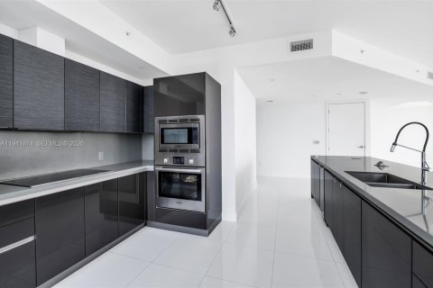 Condominio en venta en Miami, Florida, 4 dormitorios, 147.99 m2 № 2152748 - foto 5