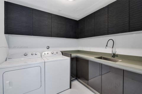 Condominio en venta en Miami, Florida, 4 dormitorios, 147.99 m2 № 2152748 - foto 25
