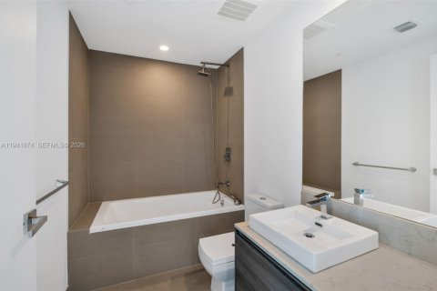 Condominio en venta en Miami, Florida, 4 dormitorios, 147.99 m2 № 2152748 - foto 21