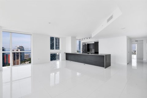 Condominio en venta en Miami, Florida, 4 dormitorios, 147.99 m2 № 2152748 - foto 6