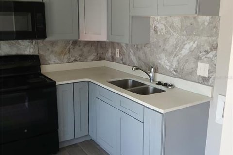Appartement à louer à Zephyrhills, Floride: 2 chambres, 80.82 m2 № 2118505 - photo 3