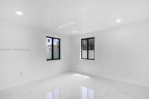 Villa ou maison à vendre à North Miami, Floride: 4 chambres, 127.18 m2 № 2085521 - photo 7