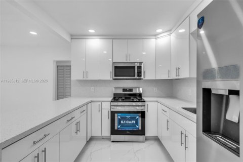 Villa ou maison à vendre à North Miami, Floride: 4 chambres, 127.18 m2 № 2085521 - photo 6