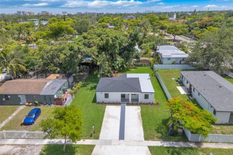 Villa ou maison à vendre à North Miami, Floride: 4 chambres, 127.18 m2 № 2085521 - photo 18