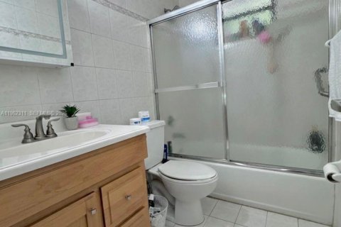 Casa en alquiler en Hialeah, Florida, 2 dormitorios, 194.54 m2 № 2023868 - foto 8