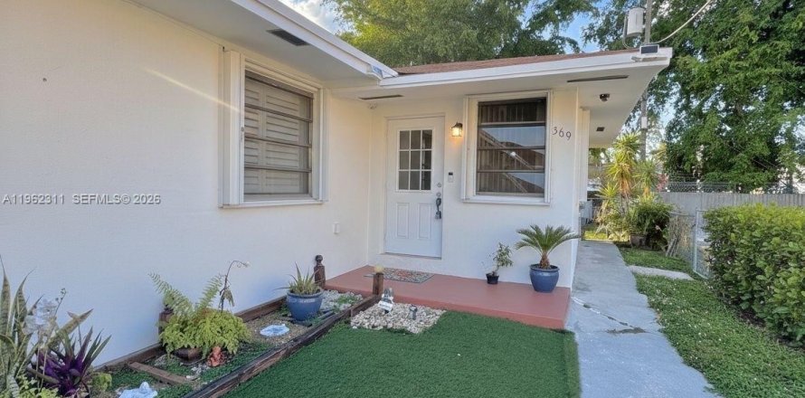 Casa en Hialeah, Florida 2 dormitorios, 194.54 m2 № 2023868