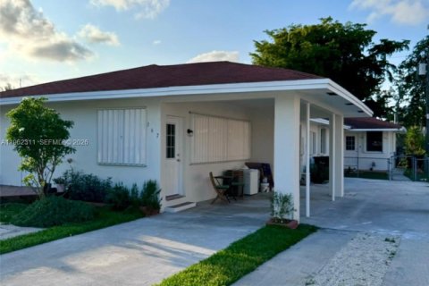 Casa en alquiler en Hialeah, Florida, 2 dormitorios, 194.54 m2 № 2023868 - foto 2