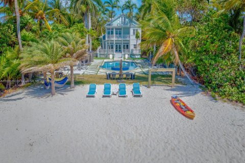 House in Islamorada, Village of Islands, Florida 4 bedrooms, 278.8 sq.m. № 1281015 - photo 27
