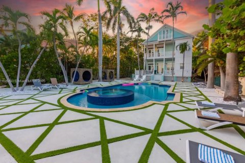 House in Islamorada, Village of Islands, Florida 4 bedrooms, 278.8 sq.m. № 1281015 - photo 17