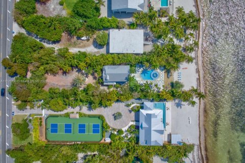 House in Islamorada, Village of Islands, Florida 4 bedrooms, 278.8 sq.m. № 1281015 - photo 30