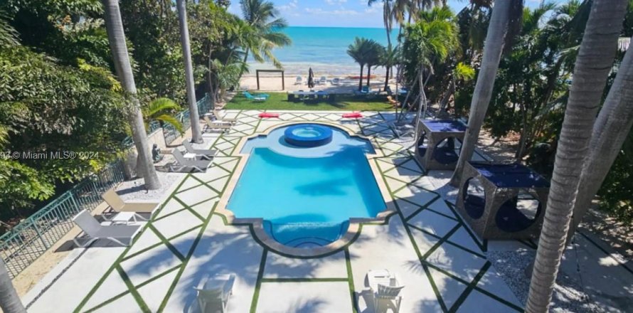 House in Islamorada, Village of Islands, Florida 4 bedrooms, 278.8 sq.m. № 1281015