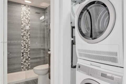Снять в аренду кондоминиум в Уилтон-Мэнорс, Флорида 2 спальни, 73.21м2, № 2246510 - фото 25