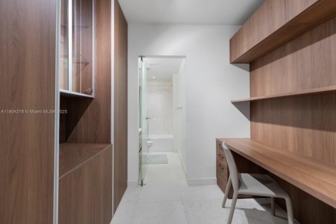 Condo in Miami, Florida, 4 bedrooms  № 1955090 - photo 28