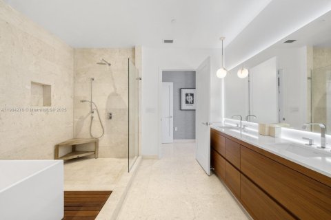 Condo in Miami, Florida, 4 bedrooms  № 1955090 - photo 17