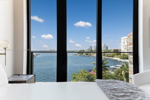Condo in Miami, Florida, 4 bedrooms  № 1955090 - photo 23