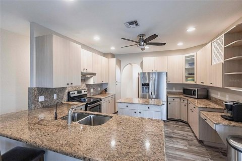 House in Punta Gorda, Florida 3 bedrooms, 255.67 sq.m. № 1907908 - photo 8