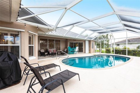 House in Punta Gorda, Florida 3 bedrooms, 255.67 sq.m. № 1907908 - photo 3