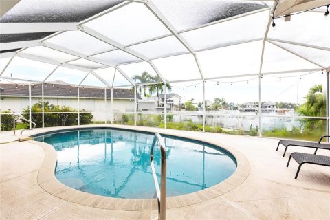 House in Punta Gorda, Florida 3 bedrooms, 255.67 sq.m. № 1907908 - photo 29