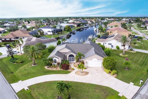 House in Punta Gorda, Florida 3 bedrooms, 255.67 sq.m. № 1907908 - photo 1