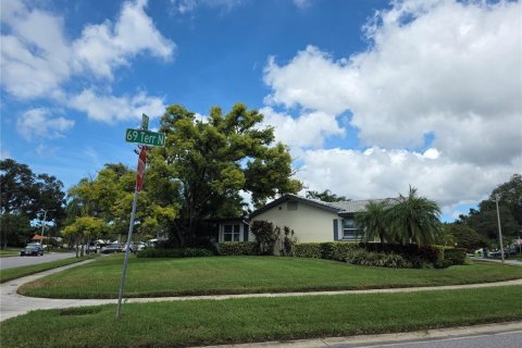 Villa ou maison à louer à Seminole, Floride: 2 chambres, 130.06 m2 № 2388145 - photo 9