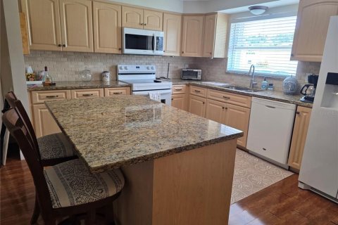 Villa ou maison à louer à Seminole, Floride: 2 chambres, 130.06 m2 № 2388145 - photo 28