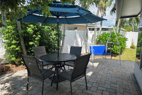 Villa ou maison à louer à Seminole, Floride: 2 chambres, 130.06 m2 № 2388145 - photo 10