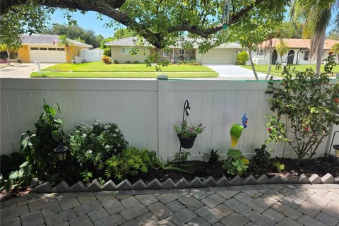 Villa ou maison à louer à Seminole, Floride: 2 chambres, 130.06 m2 № 2388145 - photo 17