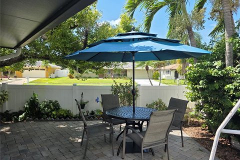 Villa ou maison à louer à Seminole, Floride: 2 chambres, 130.06 m2 № 2388145 - photo 16