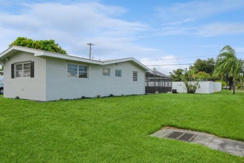 Casa en alquiler en Pembroke Pines, Florida, 3 dormitorios, 137.31 m2 № 1221358 - foto 1