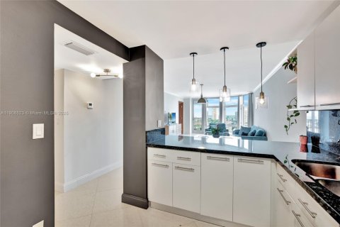Copropriété à louer à Aventura, Floride: 1 chambre, 84.82 m2 № 1957091 - photo 4