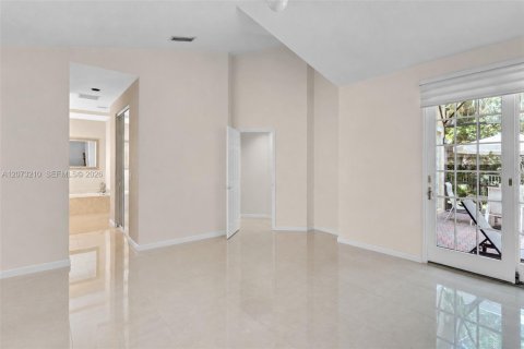 House in Pembroke Pines, Florida 4 bedrooms, 250.37 sq.m. № 2307354 - photo 27