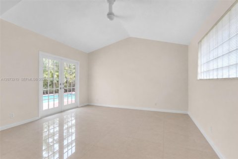 House in Pembroke Pines, Florida 4 bedrooms, 250.37 sq.m. № 2307354 - photo 26