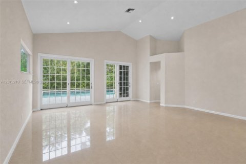 House in Pembroke Pines, Florida 4 bedrooms, 250.37 sq.m. № 2307354 - photo 9