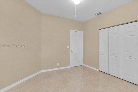 House in Pembroke Pines, Florida 4 bedrooms, 250.37 sq.m. № 2307354 - photo 22
