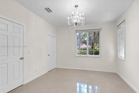 House in Pembroke Pines, Florida 4 bedrooms, 250.37 sq.m. № 2307354 - photo 7