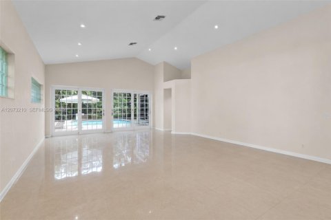 House in Pembroke Pines, Florida 4 bedrooms, 250.37 sq.m. № 2307354 - photo 8