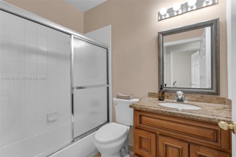 House in Pembroke Pines, Florida 4 bedrooms, 250.37 sq.m. № 2307354 - photo 23