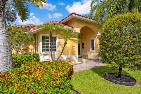 House in Pembroke Pines, Florida 4 bedrooms, 250.37 sq.m. № 2307354 - photo 2