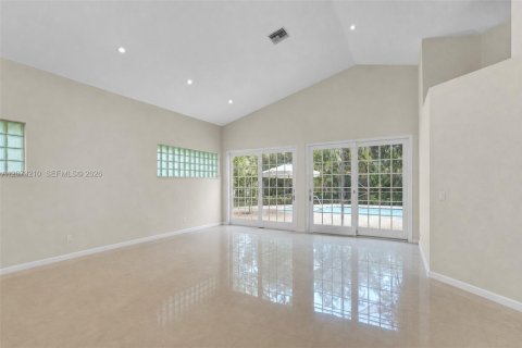 House in Pembroke Pines, Florida 4 bedrooms, 250.37 sq.m. № 2307354 - photo 11