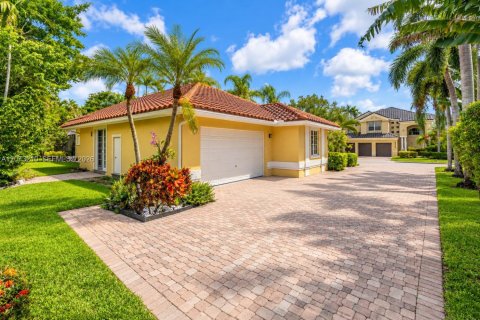 House in Pembroke Pines, Florida 4 bedrooms, 250.37 sq.m. № 2307354 - photo 3