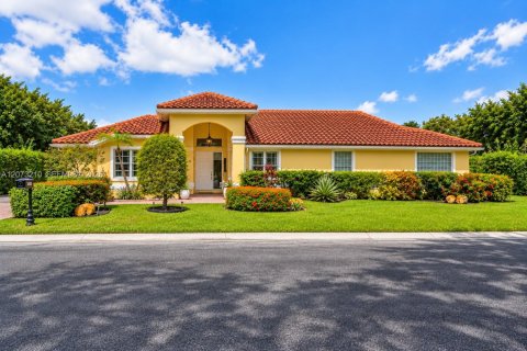 House in Pembroke Pines, Florida 4 bedrooms, 250.37 sq.m. № 2307354 - photo 1