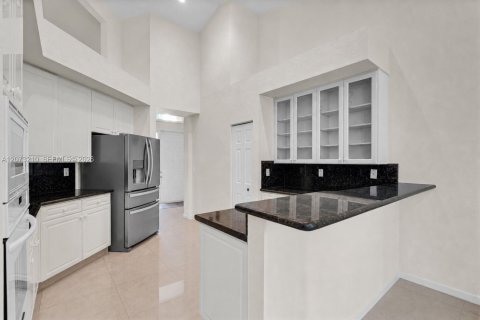 House in Pembroke Pines, Florida 4 bedrooms, 250.37 sq.m. № 2307354 - photo 17